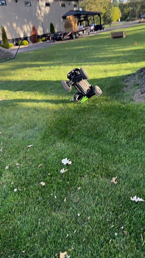 Traxxas XMAXX vs Bugatti: Ultimate RC Comparison