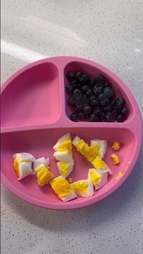 Toddler breakfast ideas, Toddler meals, toddler meal ideas. What my toddler eats for breakfast.