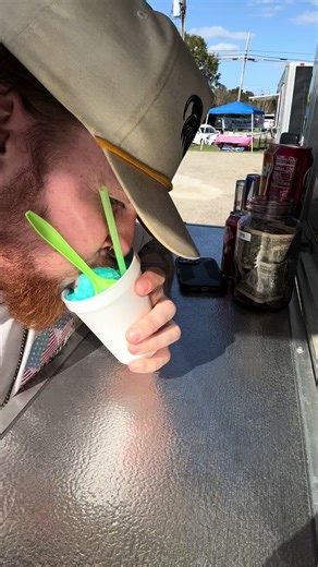 Enjoy Delicious Snow Cones at Lighthouse Liquidators