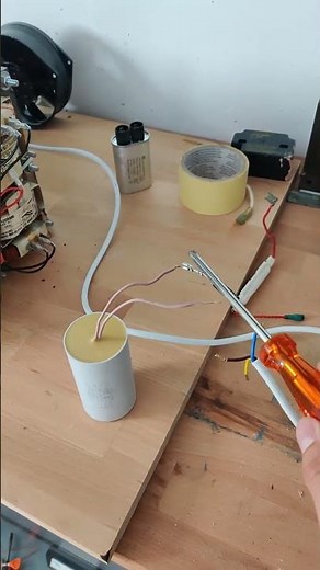 Shorting a capacitor 60uF 230V #shorts #capacitor #shortcircuit