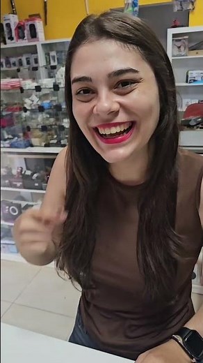 Does a woman have 2 lips?