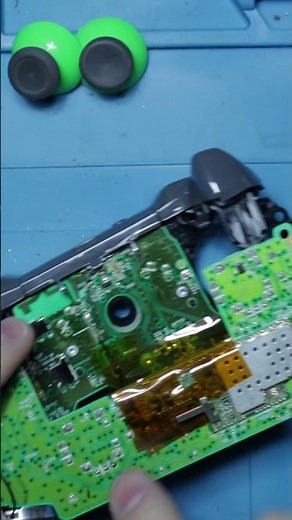 Changing a potentiometer on an xbox one controller #xbox #repair #fix