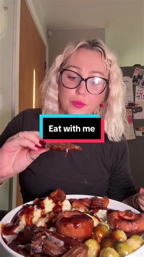 #eatingshow #sundayroast #eatwithme #eatingsounds #eating | sunday roast