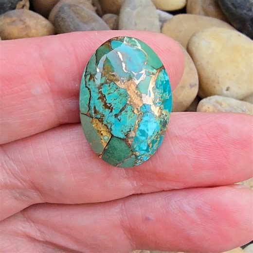 Theo and Sheugnet on Instagram: "Teal Kingman Turquoise with bronze cabochon Number 389 Cabochon Series. This material was the other birthday gift from my darling wife. And it is just as gorgeous as the other one! 🎉 The famous Kingman Turquoise Mine company in Arizona makes up composite bricks from bits of natural Turquoise and other materials, including things like spiny oyster shell and metals like bronze. There are many different types and colours to choose from. 💯 Turquoise i