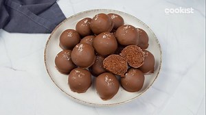 Easy 5-Ingredient Coconut Brownie Truffles Recipe