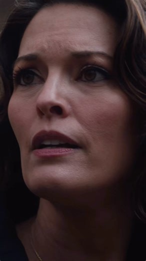 As Special Agent in Charge — Isobel combines intellect with an unwavering sense of justice. 🫡 #FBICBS #TheFBIs #FBIFam #tvshow #tv #drama | FBI