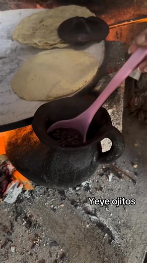 24K views · 571 reactions | Huevo en Salsa Roja — a classic Mexican  breakfast that’s as comforting as it is flavorful. Soft egg patties are simmered in a rich red sauce made from tomatoes, green chiles, onion, and garlic, then seasoned with fresh cilantro and epazote. Typically served with beans and tortillas, it's a staple in many Mexican households. Discover Mexican cuisine: www.tasteatlas.com/mexico Video: Yeye Ojitos | TasteAtlas | Facebook