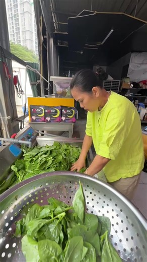 Canh cua mông tơi: Món ăn hấp dẫn cho cả nhà