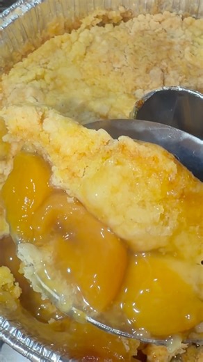 Quick & easy peach cobbler! 🥧🍑#easyrecipe #baking #dessert #cookingchannel