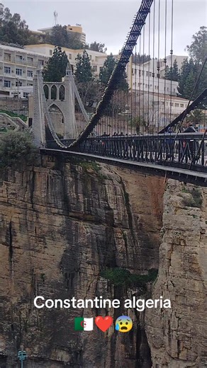شاهد بوضوح قوة الرياح اليوم . جسر سيدي مسيد قسنطينة الجزائر Regardez un pont suspendu en mouvement. Watch a moving suspension bridge #constantine #algeria #the_wind