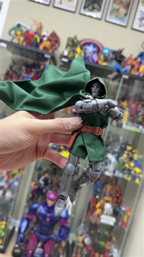 Posing Marvel Legends Retro Dr. Doom #actionfigures #marvellegends #doomsday #fantasticfour #drdoom