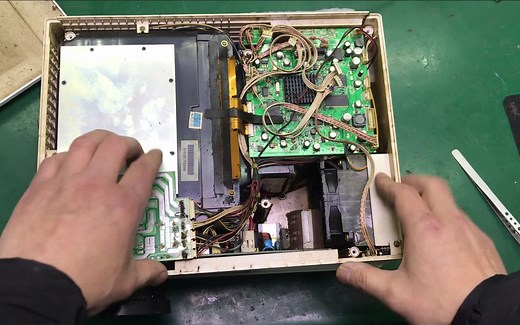 今天拆一个国产单LCD投影机，给大家看一下内部构造，以及清理光路视频