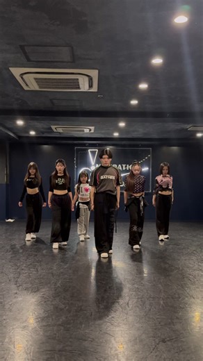 Engaging Dance Choreography for Internet Girls