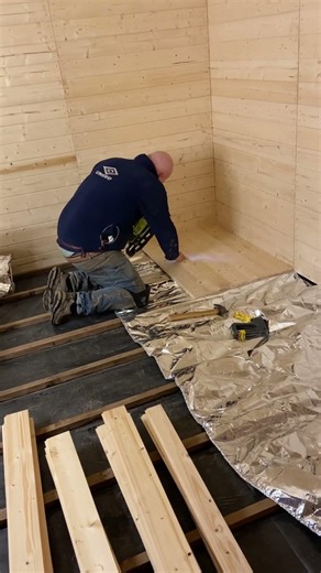 Laying Dunster House natural wood flooring - Dominator insulated Garden Office Build #gardenbuilding