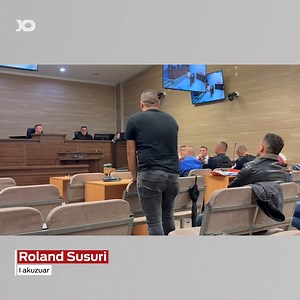 “Ai ‘DVR’ nuk mundet me u futë në xhep edhe me dalë jashtë para policisë, para 13 policëve” – Deklarimi në gjykatë i Roland Susurit, i akuzuar për manipulim me prova dhe për armëmbajtje pa leje në rastin e vrasjes në ‘Cobra City’ | Kallxo.com