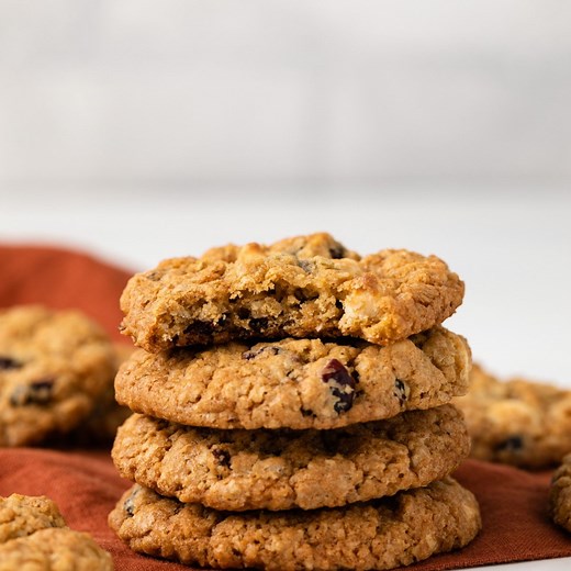 RECIPE: https://www.bakedbyanintrovert.com/cranberry-white-chocolate-oatmeal-cookies/ Thick, chewy, and perfect for the holidays, these cranberry white chocolate oatmeal cookies are loaded with dried cranberries and white chocolate chips. | Baked by an Introvert