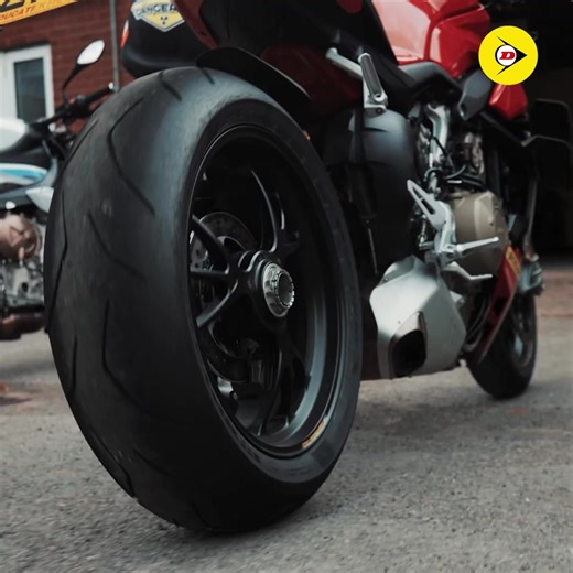 310K views · 6.4K reactions | Quedamos bien en todas las motos, si, ¡en todas!  ¿Quién se anima a dar una vuelta?  #neumatico #neumaticos #dunlop #sigamoscreando #Latinoamérica #Japón #tecnologíajaponesa #moto #TT #motorcycle #motorbike #gp3 #moto2 #moto3 | Dunlop Latam | Facebook