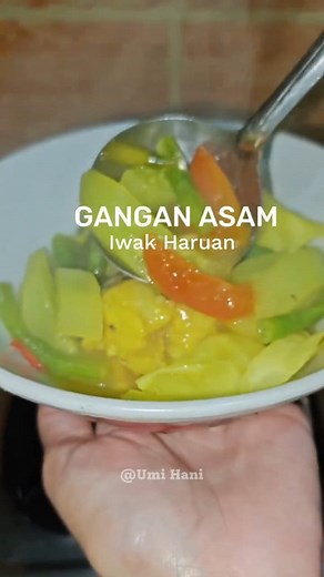1K views · 5.7K reactions | Inspirasi menu masakan sederhana hari ini "Gangan Asam Iwak Haruan". #menuharian #masakanbanjar #kalimantanselatan #fyp | Acil Umi Hani | Facebook