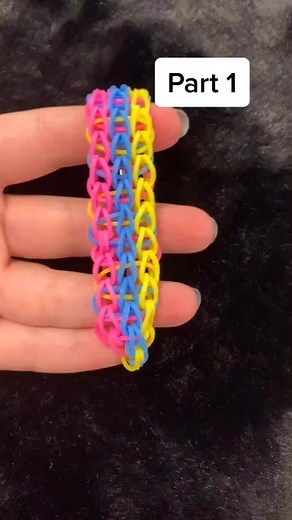 Part 1 on how to make a triple single!! #fyp #foryou #foryoupage #rainbowloom #rainbowloom2020 #bringbackrainbowloom #rubberbandbracelets