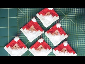 Santa Claus en log cabin para decorar el árbol de navidad