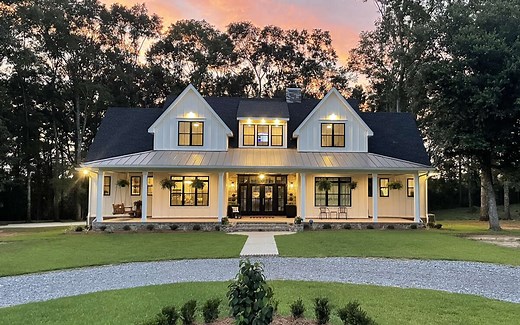 Modern Farmhouse Plan - 2,743 Square Feet, 4 Bedrooms, 4.5 Bathrooms | Floor Plan #098-00316 | America's Best House Plans