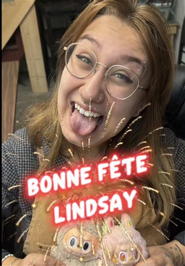 Lindsay prépare deux commandes en ligne dont les notes demandent qu’elle les prépare en vidéo ! 😎 Si tu veux avoir la chance que ta commande soit faite en vidéo, passe-la directement sur www.lacommere.ca et ajoute ta demande dans les notes de celle-ci ! 😇😉 Pour visiter nos magasins: 📍Québec: 5700 boul des gradins, G2J 1R7 📍Chicoutimi: 194 Rue Price O, G7J 1H1 📍Lévis: 1208, rue de la Concorde, G6W 5M6 #commande #viral #pourtoi #lacommere #bonbon
