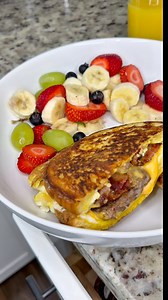 The most fluffiest quick breakfast sandwich ☀️ #goodmorningitsbreakfast #fyp #foodie | Zakeland Citrowski