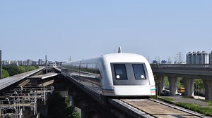 O que é o trem Maglev e como ele funciona?