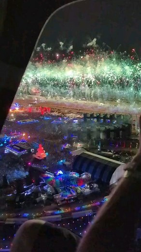 ✨🌌 Step into the electrifying cosmos of EDC Las Vegas 2023! 🌌✨ Prepare to be mesmerized as the night sky illuminates with a symphony of vibrant colors and explosive energy. 🎇⚡️ Join us as we journey through the Electric Sky and witness the awe-inspiring fireworks that light up the desert night! 🌟💥 Let the music guide your every move and let your spirit soar higher than the stars! #EDCLasVegas2023 #EDC #ElectricDaisyCarival #EDCLV23 #EDCLV #LasVegas #ElectricSkyMagic #EDCExperience | Groove 