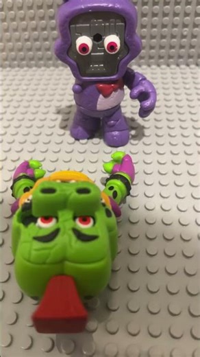 Withered Bonnie vs damaged Montgomery Gator