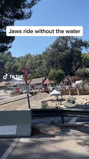 Jaws Ride: Behind the Scenes (No Water!)