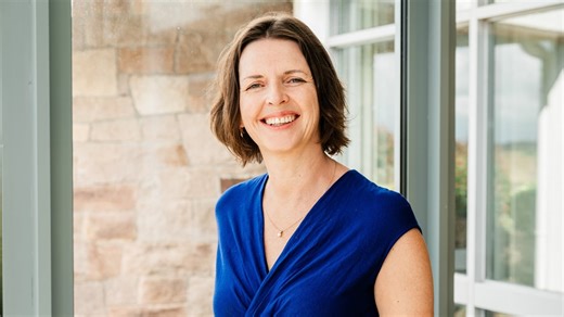 Seosamh Mac Donncha, saineolaí taidhleoireachta agus míleata.