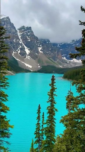 Lake Moraine: Canada’s Stunning Turquoise Gem