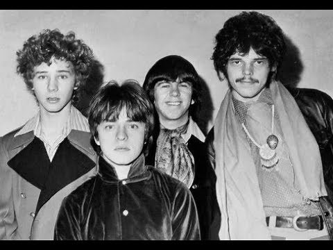 The VIBRATIONS - My Girl Sloopy / The McCOYS - Hang On Sloopy - stereo