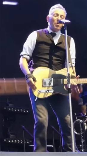 Bruce Springsteen Fan 🎸 | Night - Philadelphia 2024 📹: WildBilly Productions #brucespringsteen #springsteen #estreetband #philadelphia #pennsylvania | Instagram