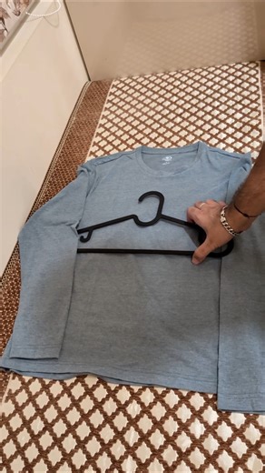 You’ve Been Hanging T-Shirts & Sweaters WRONG All This Time! 👕 #lifehacks #hometips #clothes