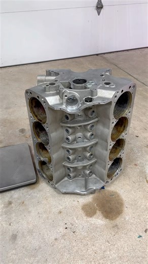 What does this cast aluminum Ford small block weigh??? #automobile #foryou #racing