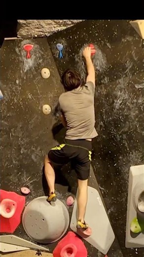 Petite rouge et rose niveau rouge🤠 👌 #bouldering #escalade #climbing