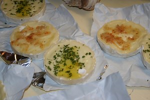 Nakládaný hermelín I - fotografie 8 - Toprecepty.cz