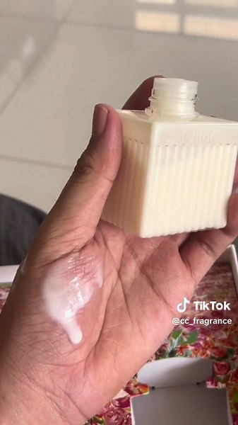 Chloé Eau de Parfum Review: A Cozy & Comforting Scent