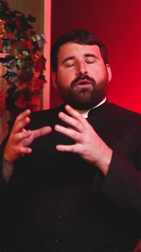 Le célibat des prêtres, une contrainte arbitraire ou un choix théologique profond ? L'abbé Cottard l'explique sans détour : le célibat sacerdotal n'est pas d'abord une règle disciplinaire. C'est une manière de se mettre à la suite du Christ, qui a lui-même choisi de rester célibataire pour se consacrer entièrement à l'évangélisation. Avoir le cœur libre pour aimer et servir sans partage, telle est la logique spirituelle de ce choix. Les arguments pratiques existent, mais ils sont secondaires. L'