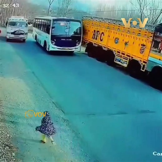 Reckless Bus Racing in Bandipora Puts Passenger Lives at Grave Risk Video surfaces showing passenger buses dangerously competing for fares; urgent action demanded against drivers, with strict penalties and vehicle seizure to curb the menace | Voice of Valley
