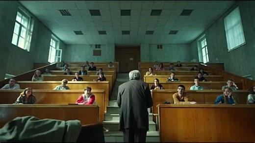 пришел значит профессор на первую лекцию