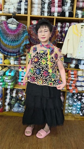 #crochet #cardigan #뜨개옷 #knitting #와이드데님 #천안뜨개 #handmade #50대여성옷 꽃무늬 망뜨기옷입니다. 모델님과. 찰떡궁합입니다