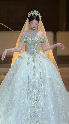 Stunning off-the-shoulder main wedding dress recommendation – a top choice for a slimming effect!!