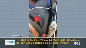 Passageira denuncia motorista de aplicativo que assistia vídeo pornô durante a viagem