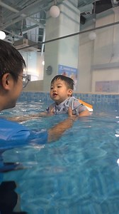 Nothing beats the joy of splashes, smiles, and bonding in the water! 💦👶 Watch as this happy baby and daddy duo show the wonders of early swimming lessons. Starting young builds water confidence, strengthens family bonds, and lays a foundation for lifelong skills.Why wait? Give your little one the gift of confidence and fun! Start your baby’s swimming journey today and create memories that last a lifetime. 🌟🏊‍♂️Follow us for the latest updates, new opening alerts, and everything you need to k
