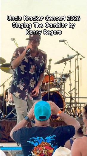 Uncle Kracker Singing The Gambler by Kenny Rogers #unclekracker #concert #thegambler #kennyrogers