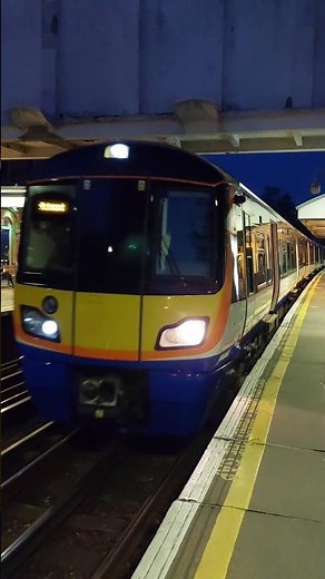 London Overground Class 378 arrives at Kew Gardens (12th November 2025)