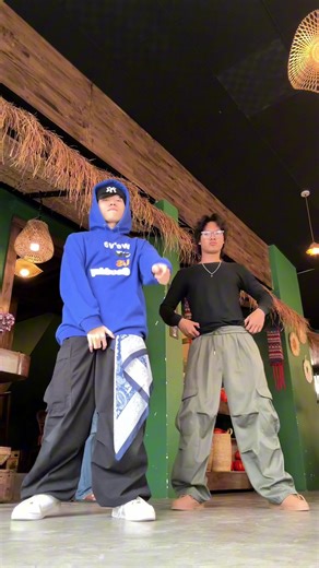 Exploring Unique Thai Snacks with Umi and Kim